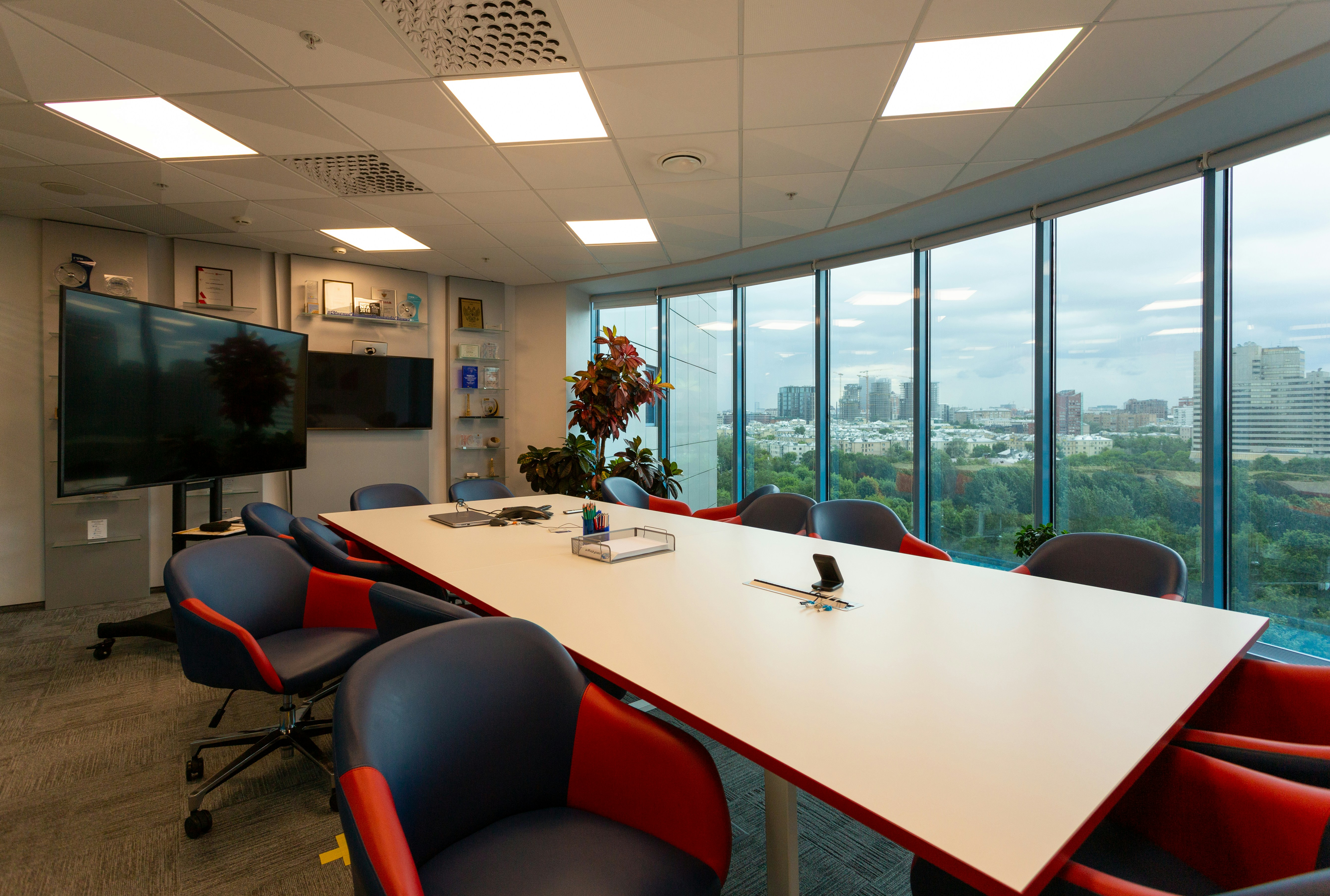 How to build the perfect meeting room in 2026