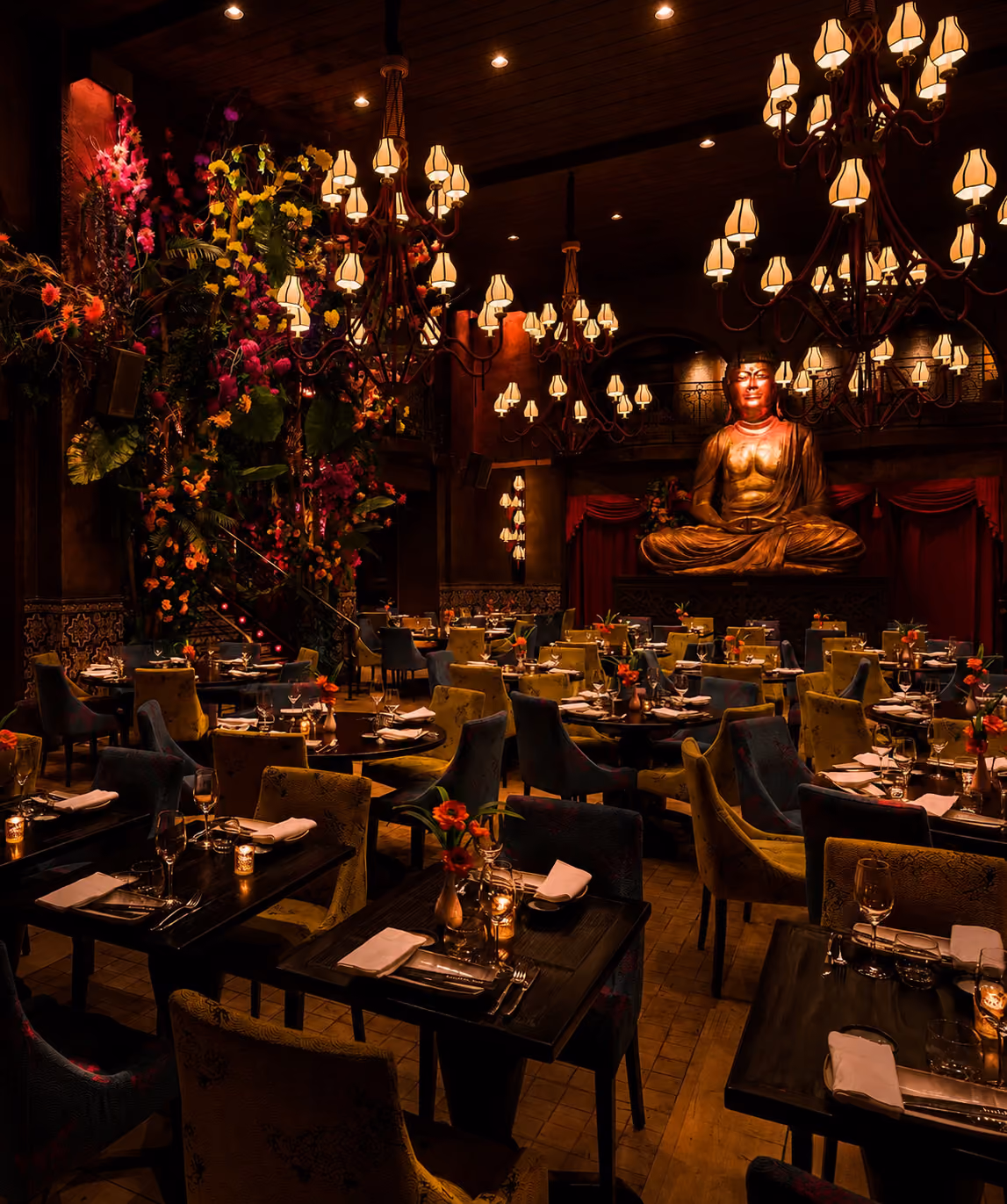 Création de site web Webflow pour Maxim's de Paris - expérience lifestyle haut de gamme avec hero immersif, galerie photo et section restaurant