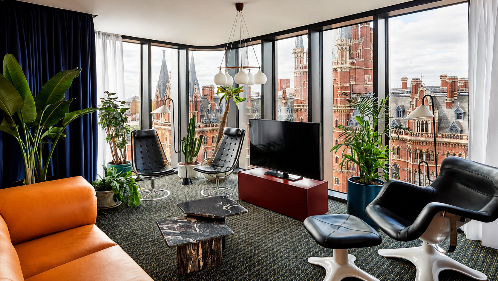 Intérieur rétro-futuriste de The Standard à Londres
