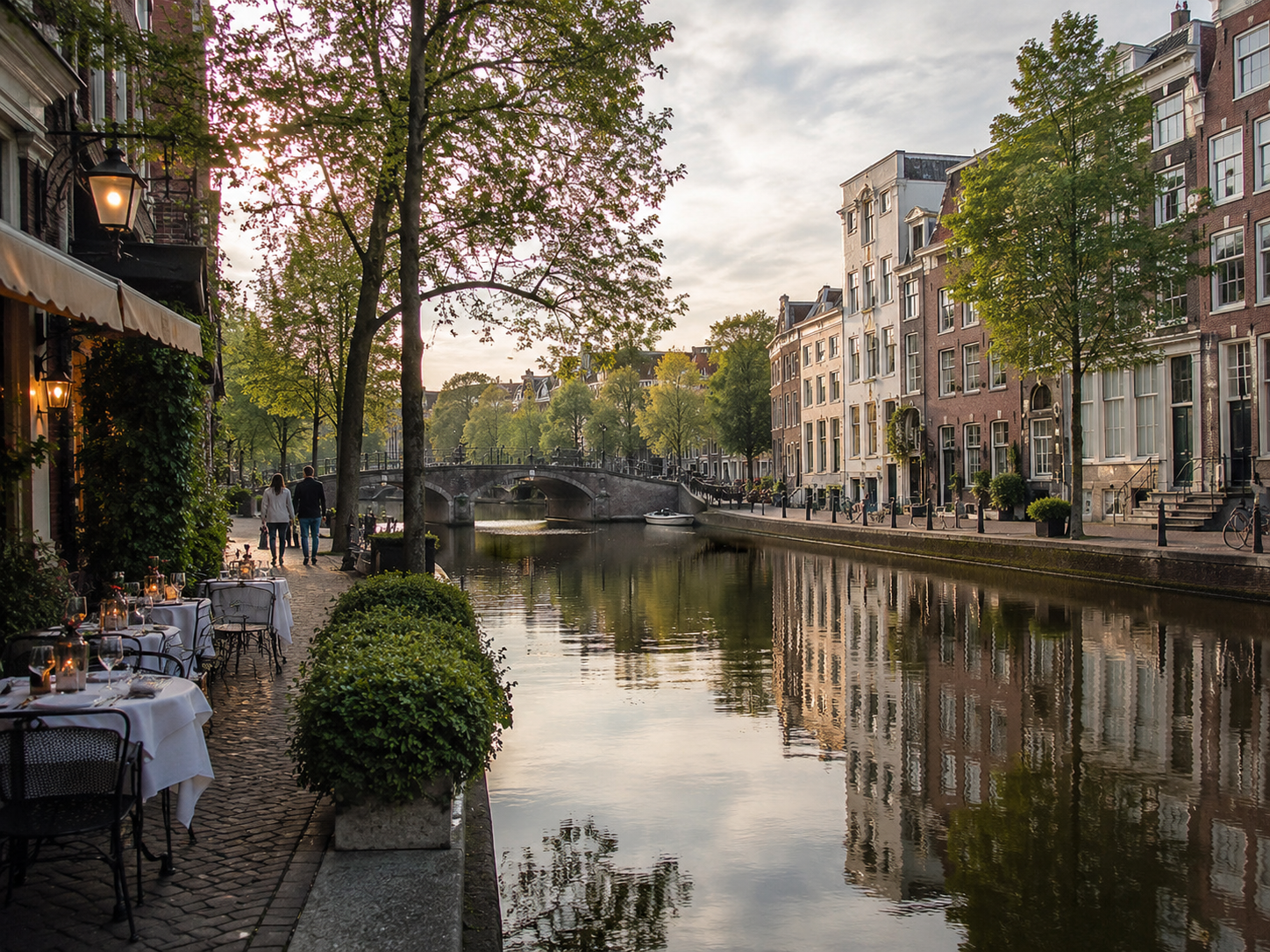Vue d’ensemble d’Amsterdam, entre canaux, architecture et ambiance culturelle.