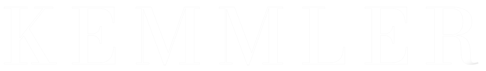 Text mit dem Wort Kemmler in weißer Serifenschrift auf transparentem Hintergrund.