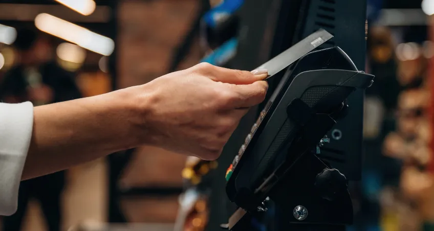 Customer paying on a card terminal