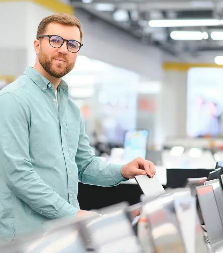 Man placing a note at a counter