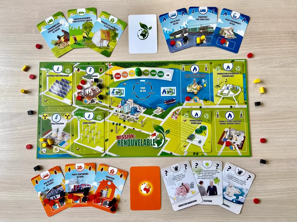 Matériel complet du jeu Mission Renouvelable : plateau, cartes éco-gestes et jetons