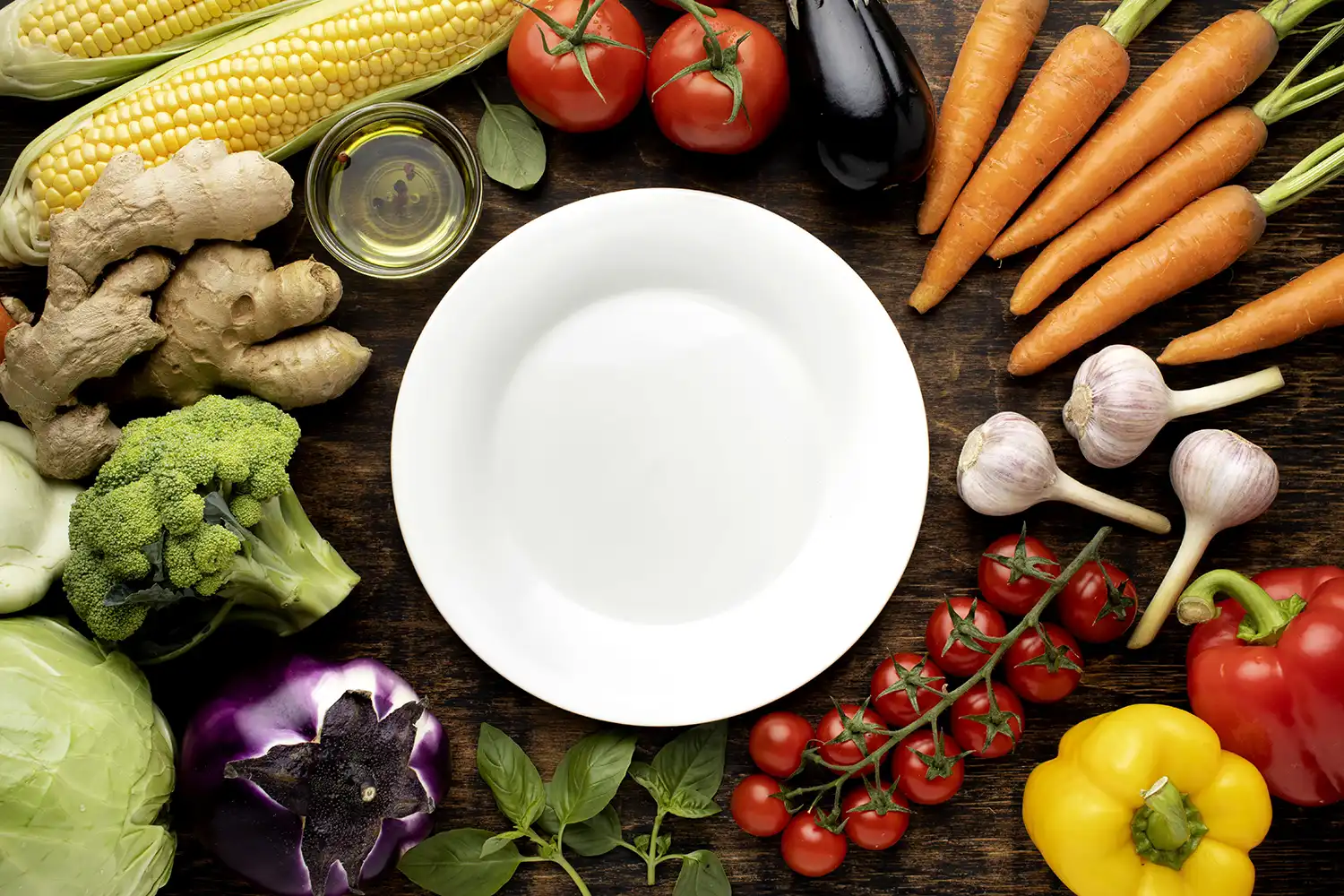 Assiette équilibrée entourée légumes frais et fruits pour alimentation saine, musculation et énergie Keepcool