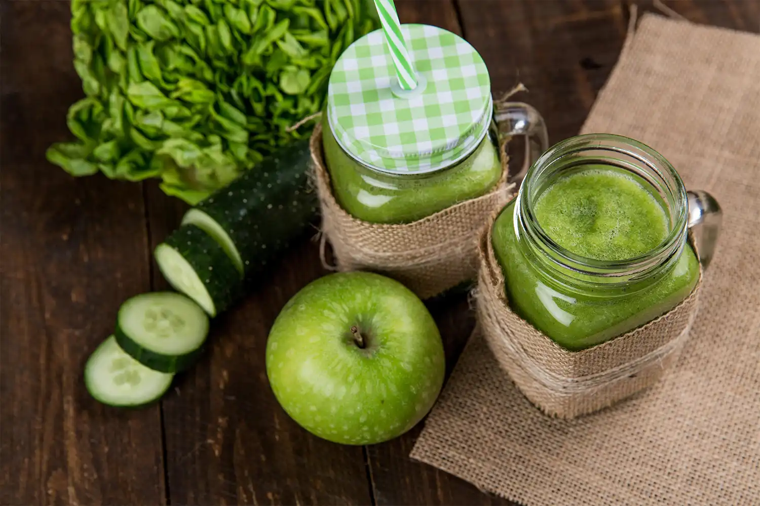 Smoothie pré-entraînement vert à base de kiwi, pomme et concombre, énergie naturelle pour sportifs