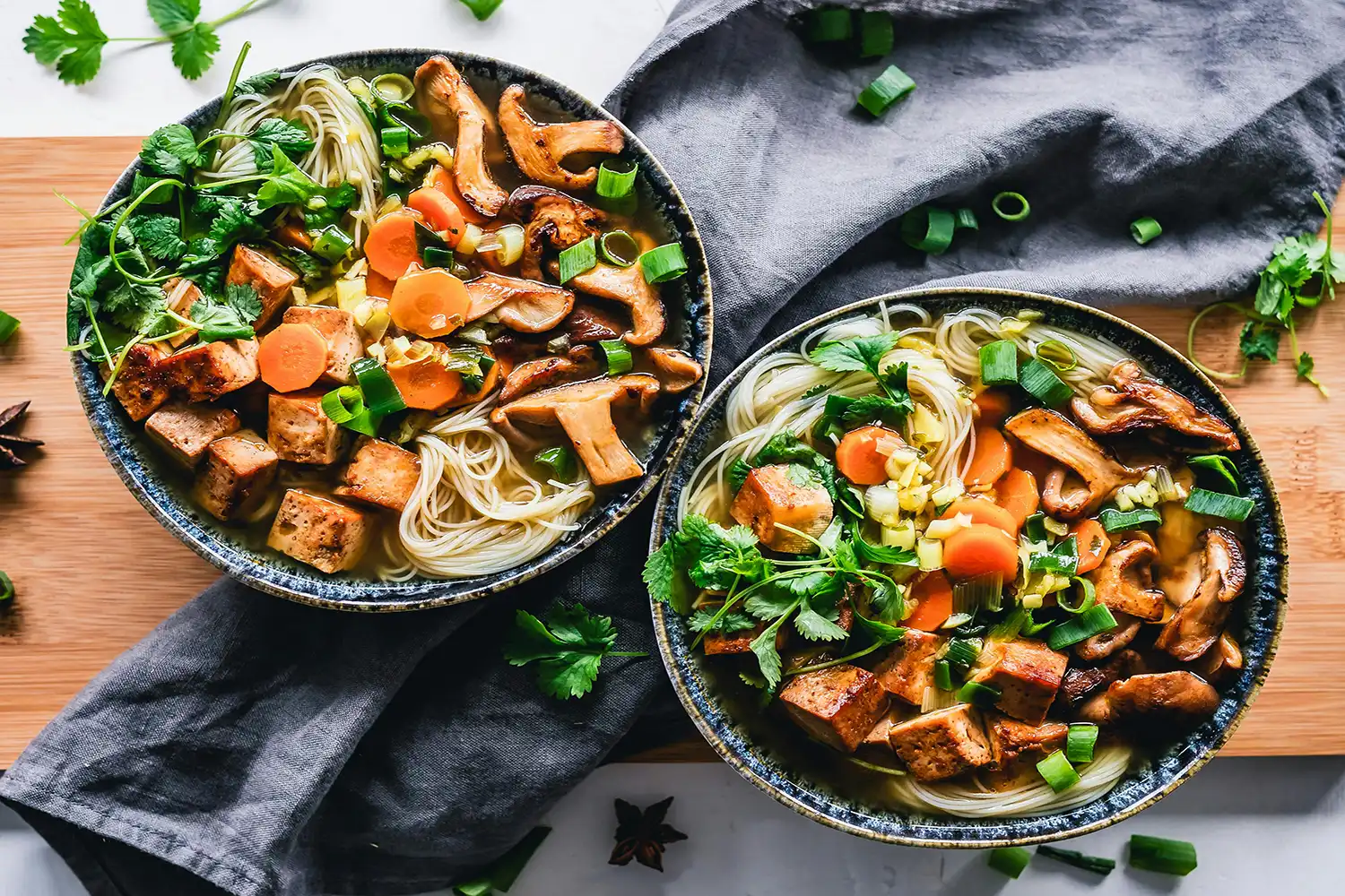 Assiette nutritive protéinée légumes sautés pour énergie sportive