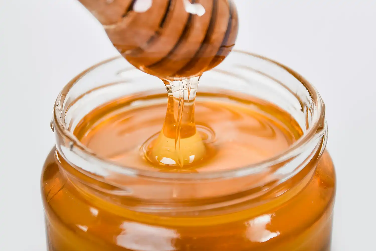 Pot de miel naturel avec couvercle en cire d'abeille pour énergie et récupération sportive