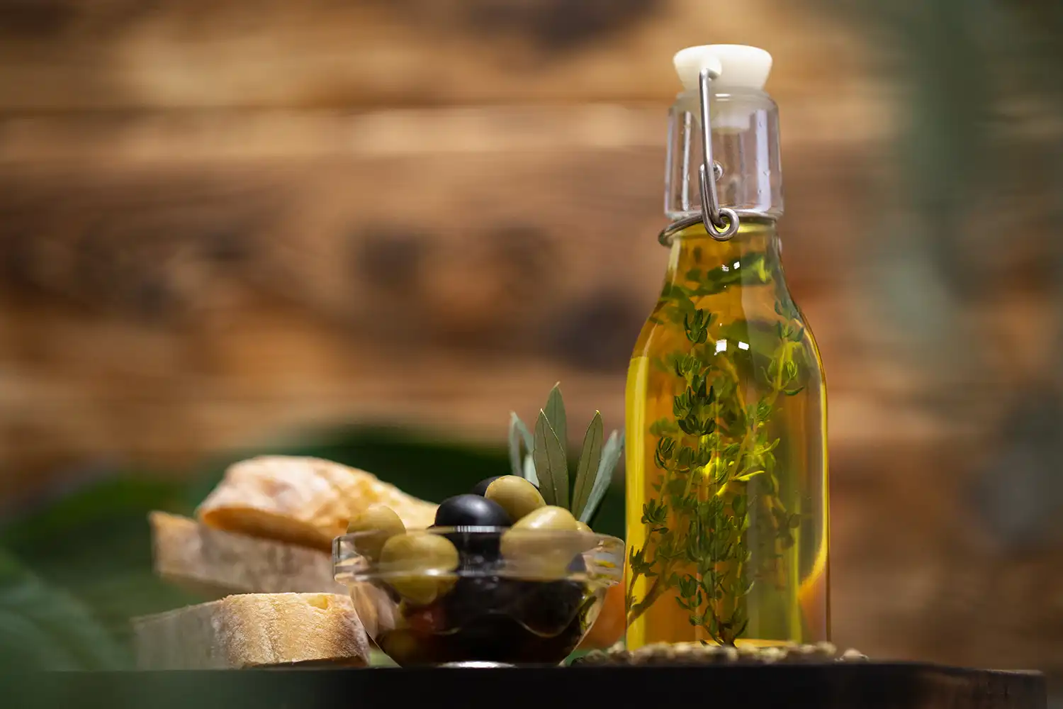 Bouteille huile végétale olives oléagineux alimentation saine énergie fitness