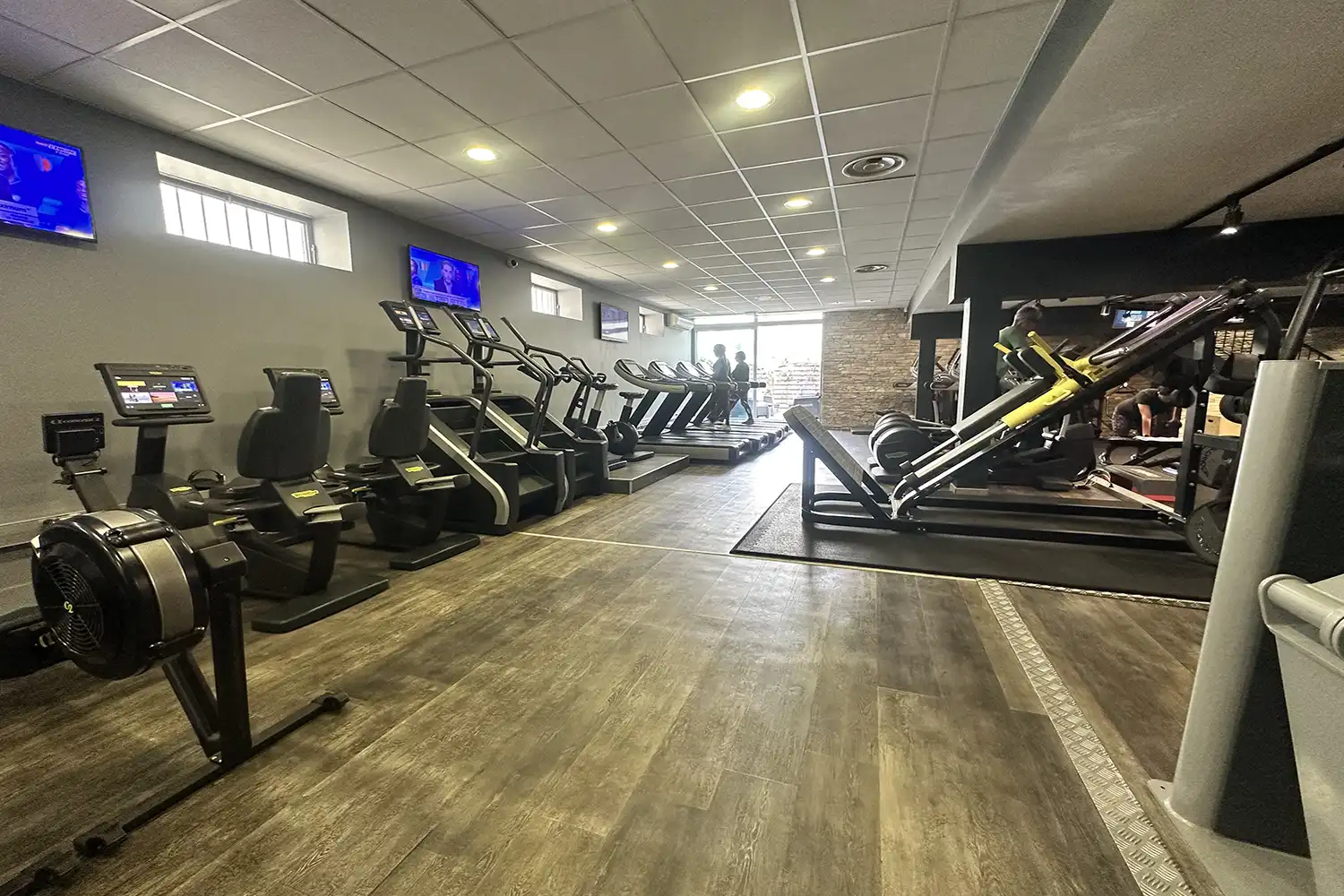 Salle de sport Keepcool Nice Gorbella avec équipements cardio et musculation modernes