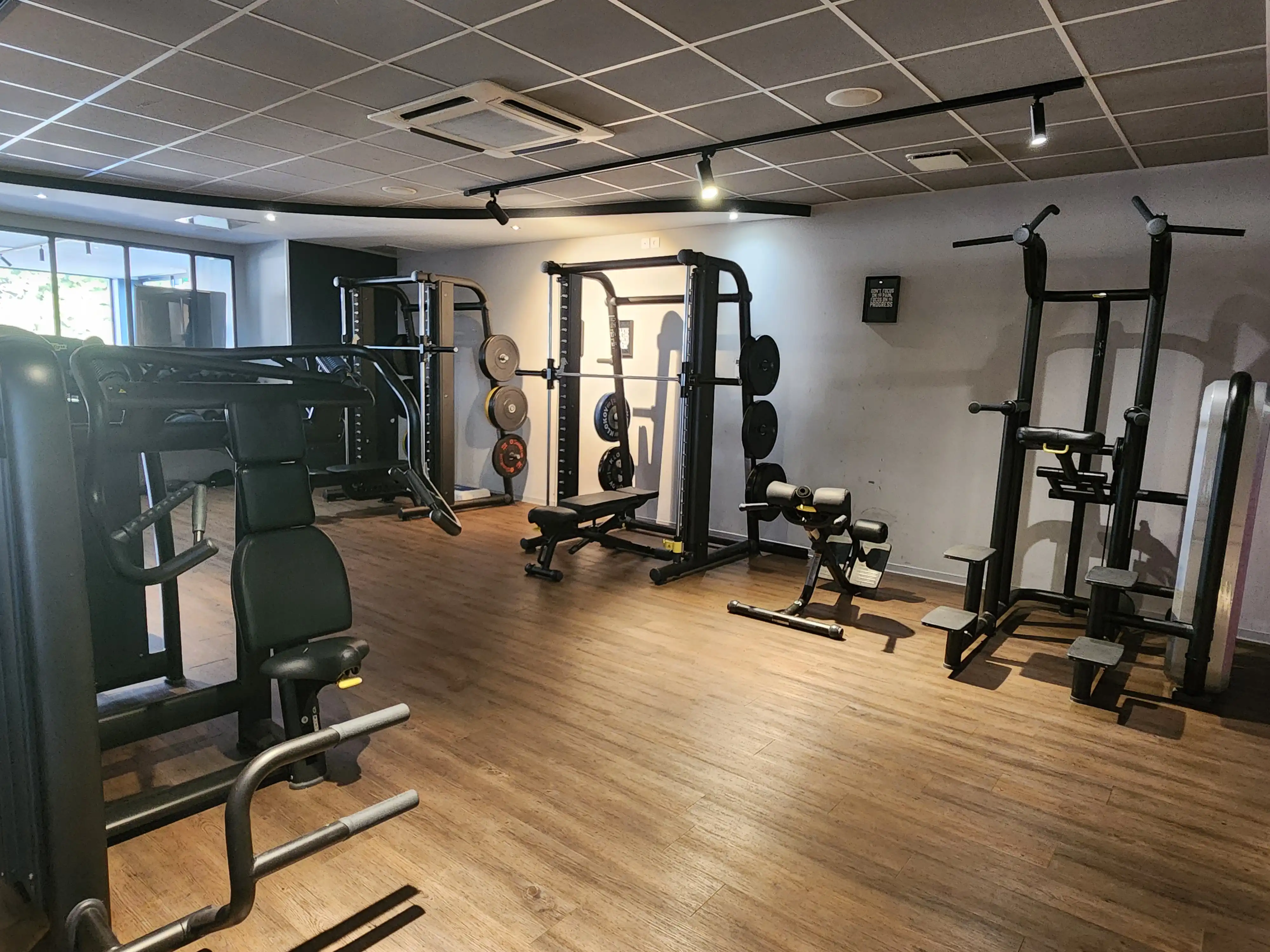 Salle musculation Keepcool Nîmes Ouest équipements cardio et machines guidées