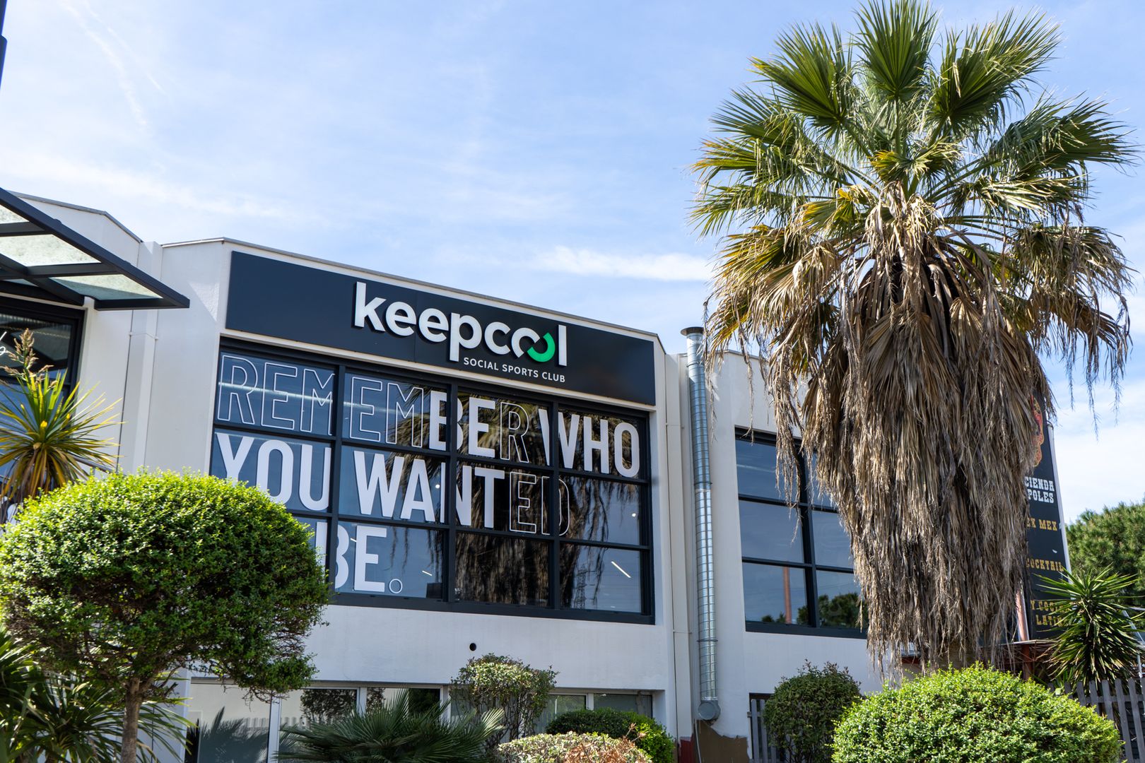 Bâtiment Keepcool Marseille La Valentine, salle de sport accessible avec cours collectifs et coaching sportif