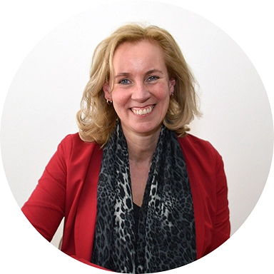 Corine van Maar, eigenaar en reisbegeleider van Blue Zone Studiereizen en Van Maar Advies