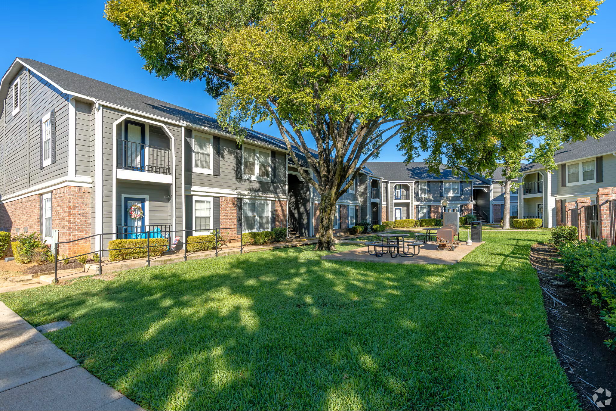 Grilling Area at The Arbors of Burleson Apartments
