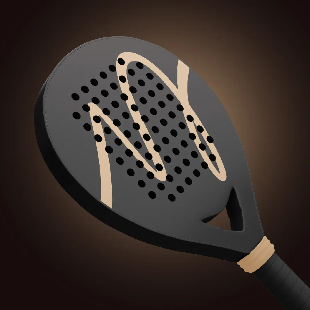 Rachetă de padel neagră cu monograma PADELMANIA aurie