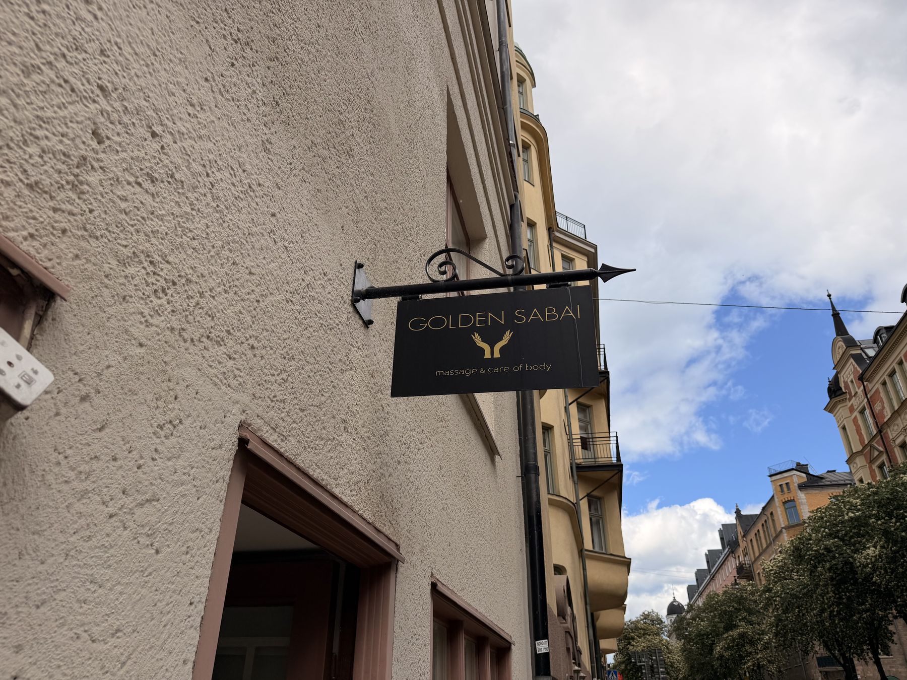 Golden Sabai exteriör på Nybrogatan 75