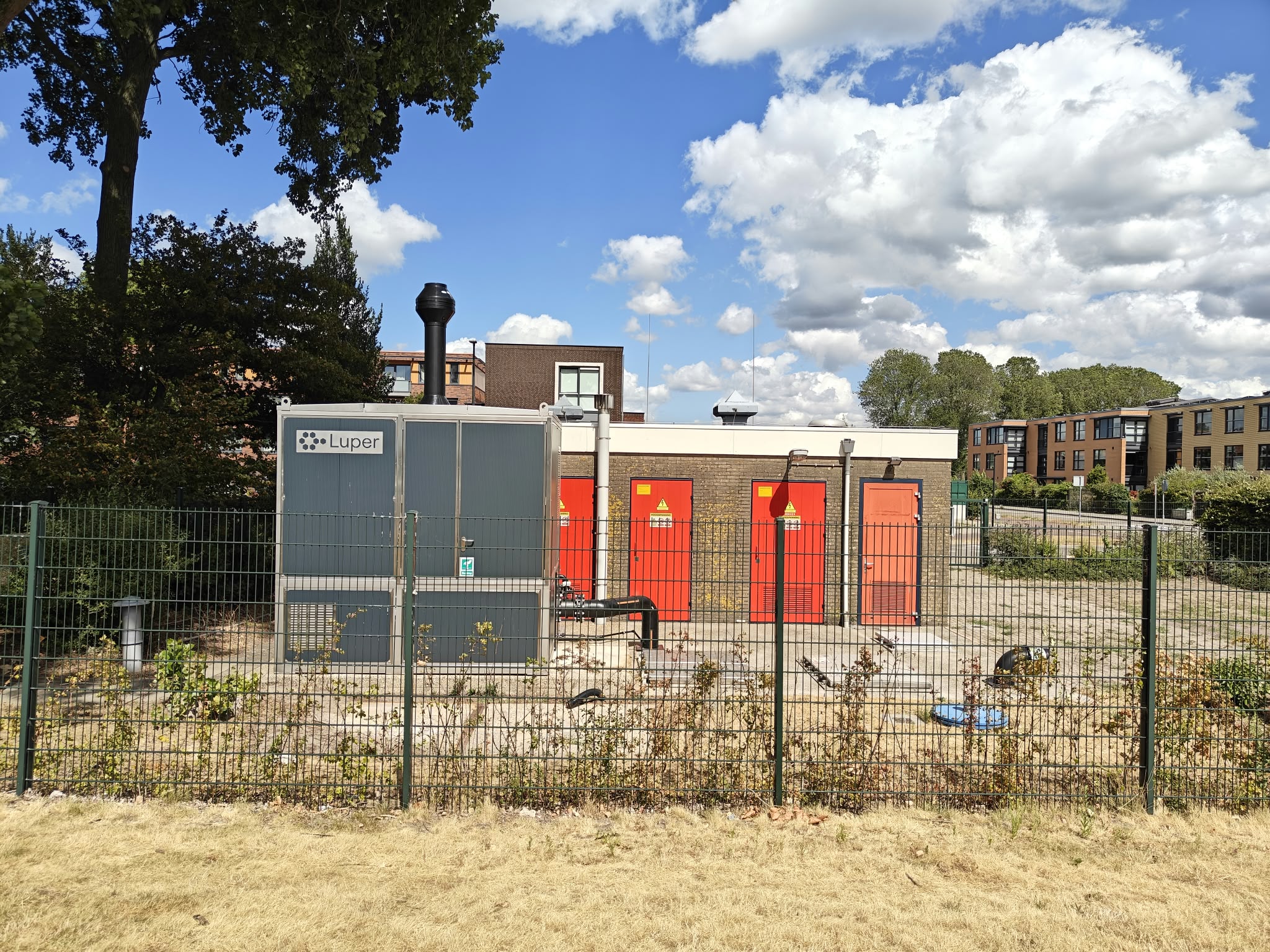 Wastewater pumping station with ventilation and pumping infrastructure