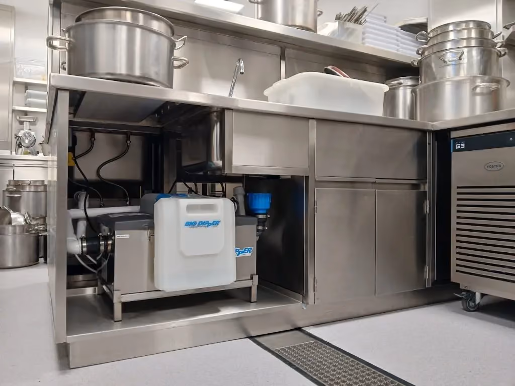 Our Big Dipper automatic grease trap helps commercial kitchens capture fats, oils and grease at source, reducing the risk of drain blockages, improving compliance and keeping kitchen operations running smoothly across single or multiple sites.✓ Automatic grease removal