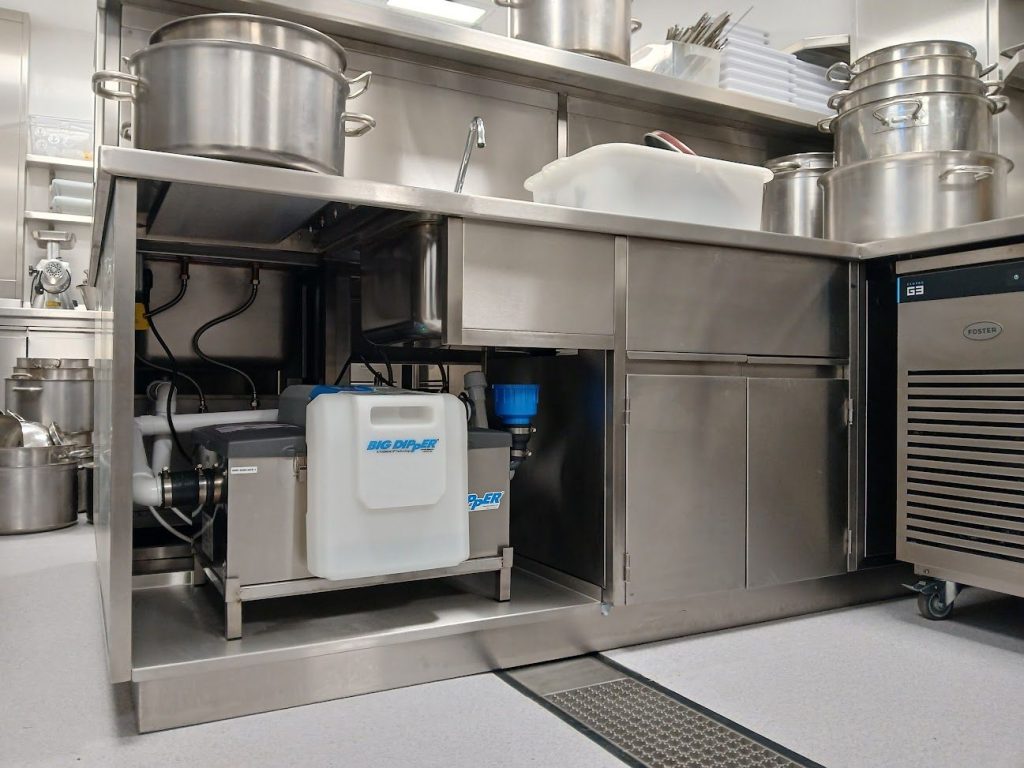 Our Big Dipper automatic grease trap helps commercial kitchens capture fats, oils and grease at source, reducing the risk of drain blockages, improving compliance and keeping kitchen operations running smoothly across single or multiple sites.✓ Automatic grease removal