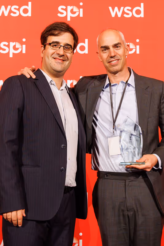 Tiago Fernandes presenting the Hall of Fame Award to Elliot Scherer at SPI Canada 2025, the Structured Products Conference.