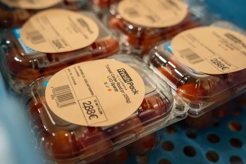 Verpakkingen met Cherry Tomaat LV Oost PY van FreshPack, geprijsd op 2,88 euro per stuk.