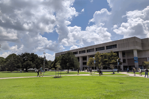 The University of New Orleans has received a more than $550,000 grant from the Louisiana Board of Regents to create an academic pilot program in biology that eases the transition from Delgado Community College to UNO.