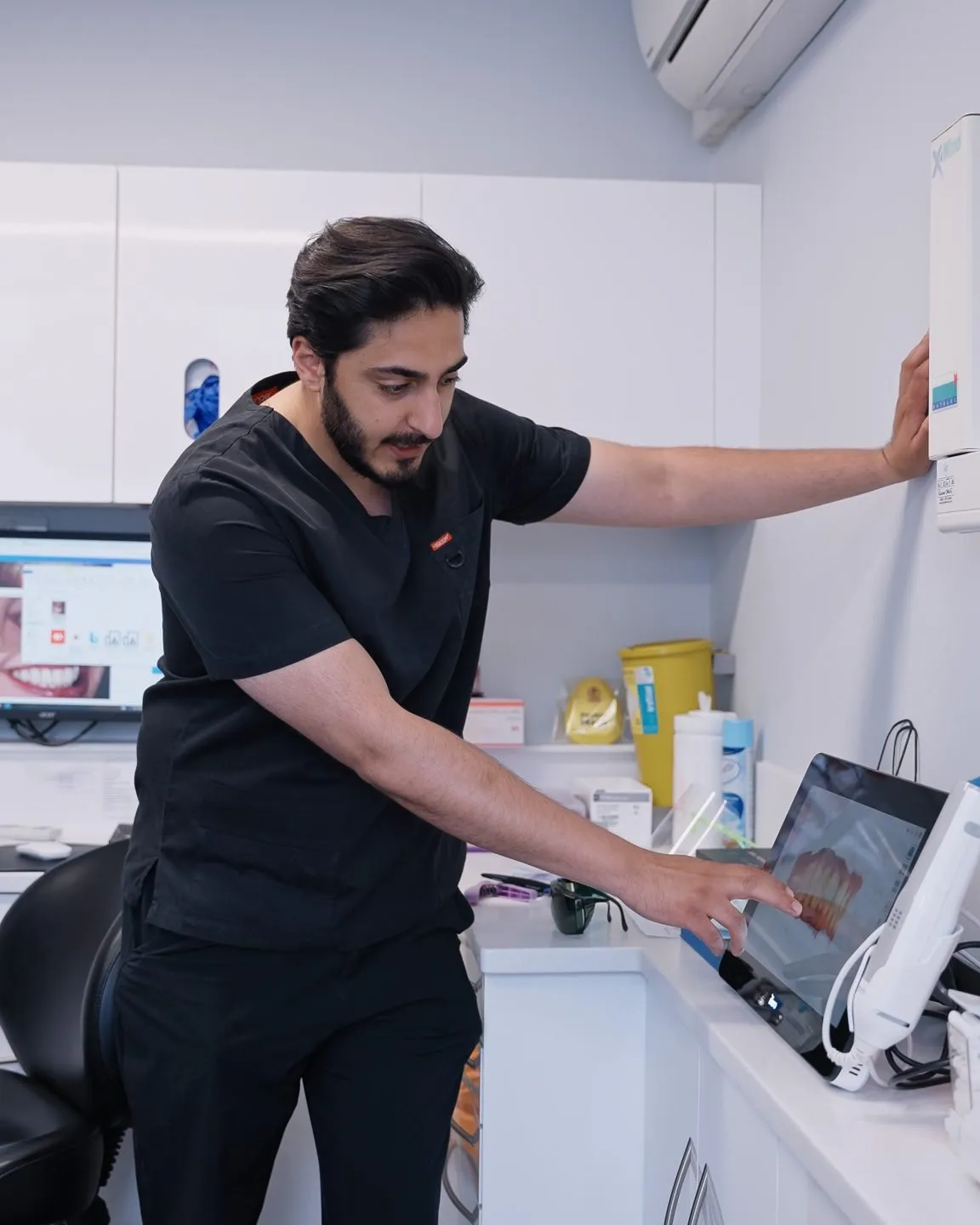 Dr Hamza Mirza taking a digital scan of a patient with the iTero scanner