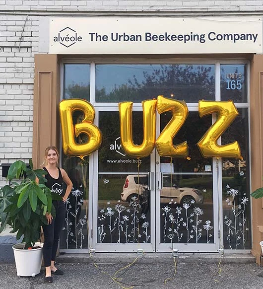 Alvéole office entrance decorated with BUZZ balloon letters