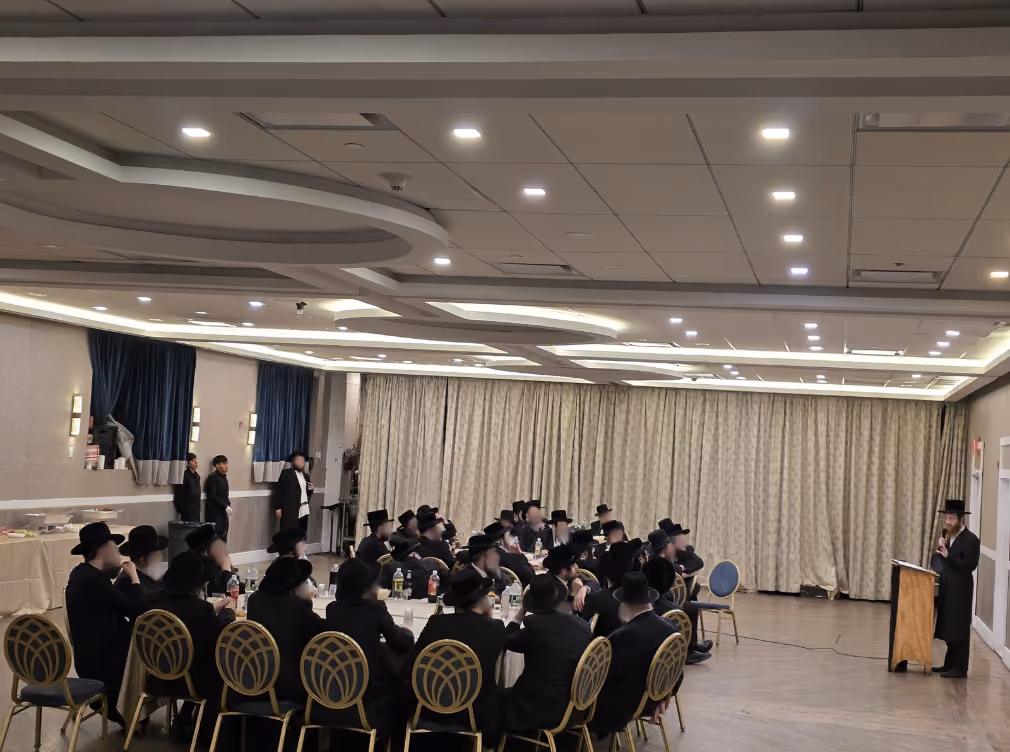 Encouragement and Support at Kochvei Ohr’s Williamsburg Event