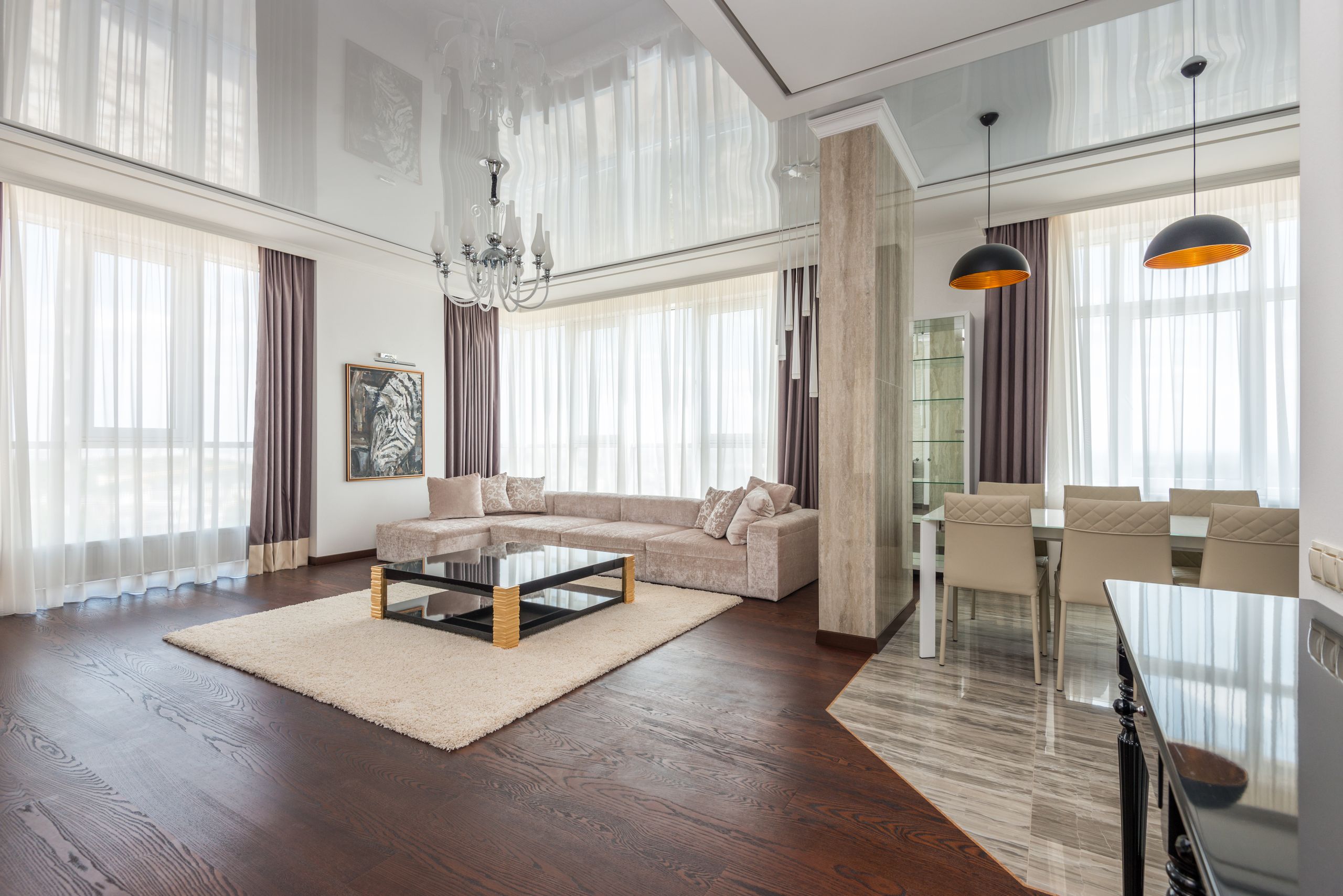 Interior inspiration: warm neutral walls in an elegant living room