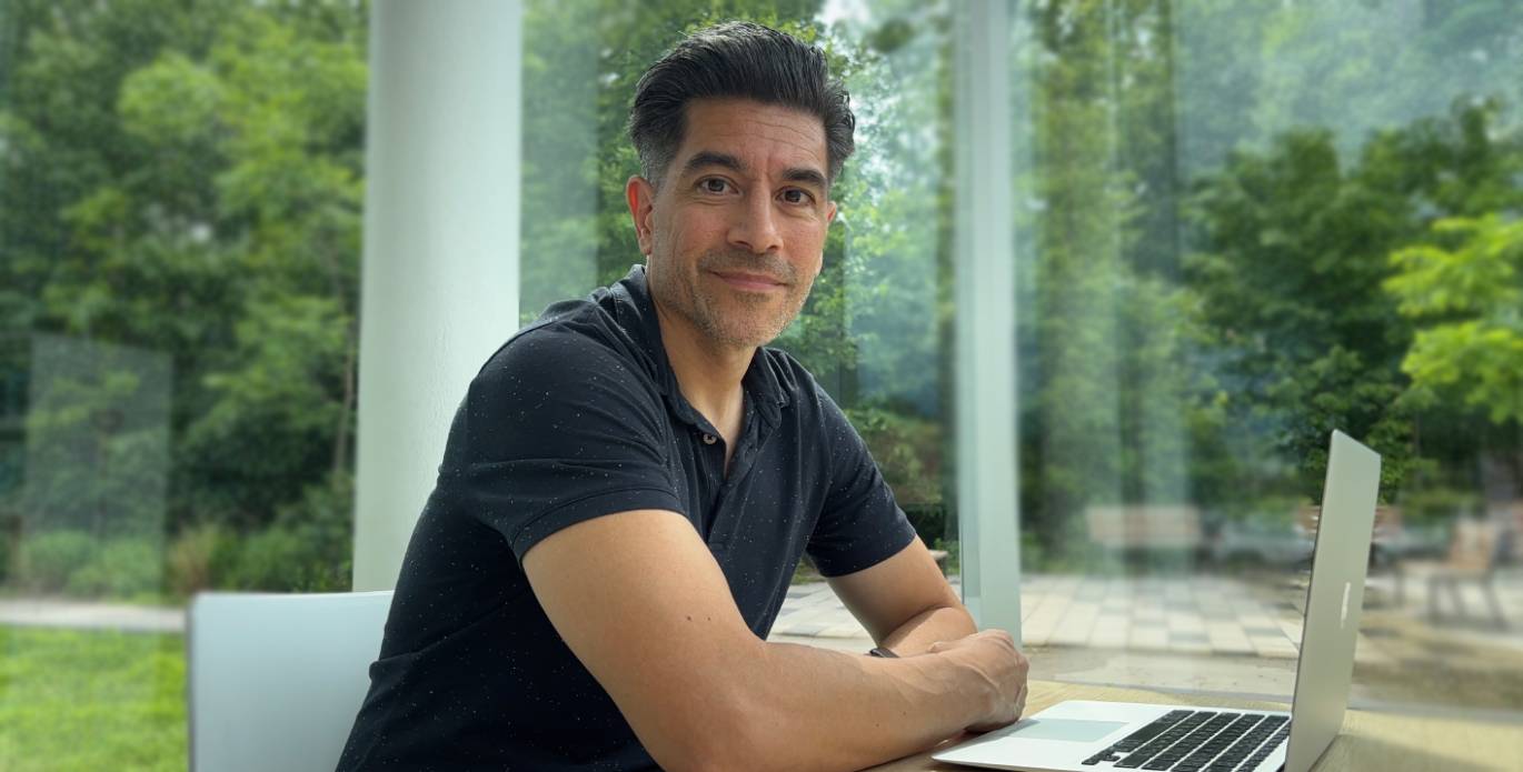 Efrain Autzbach - Founder & Owner of efrain.