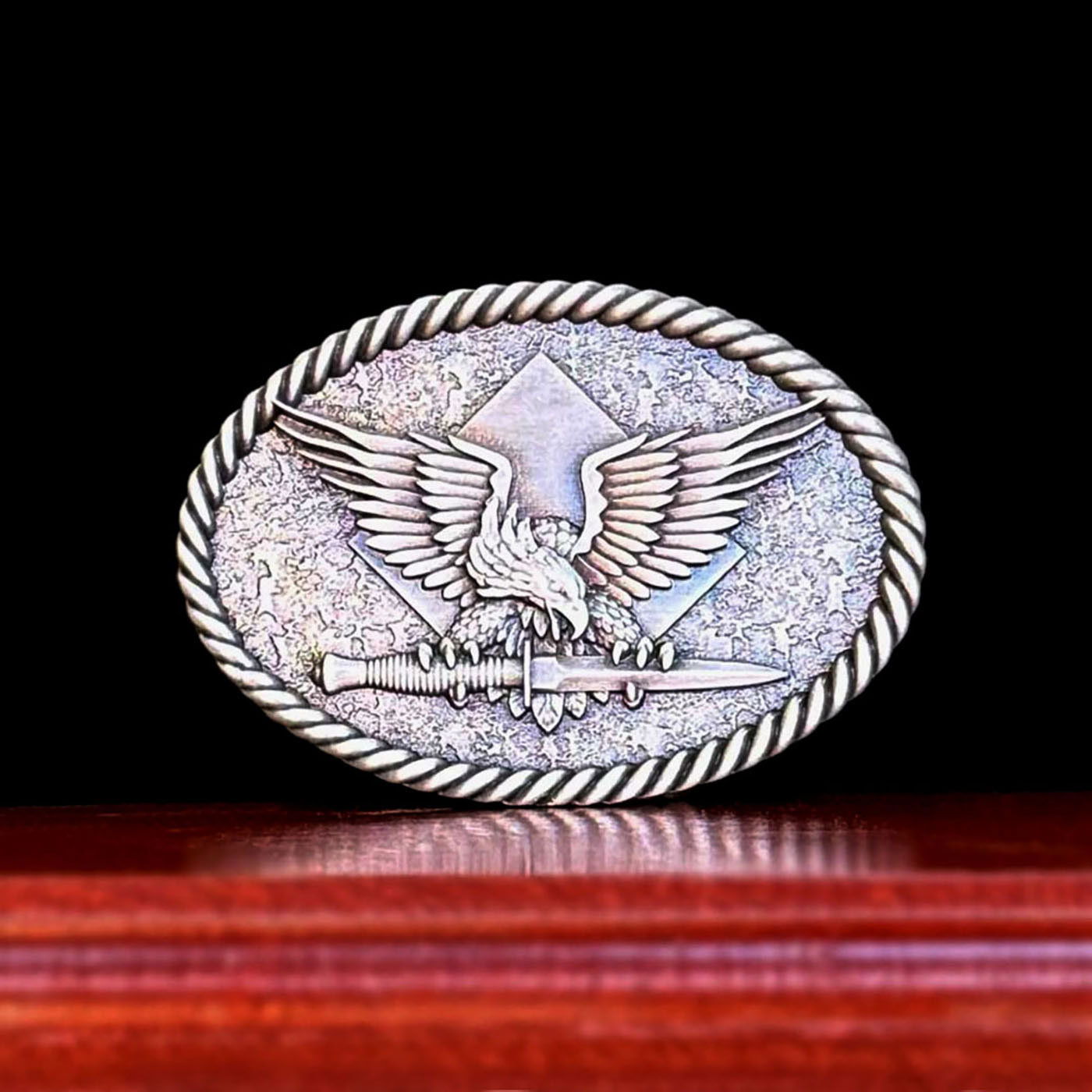 Eagle motif western style military unit belt buckle with rope edge detailing