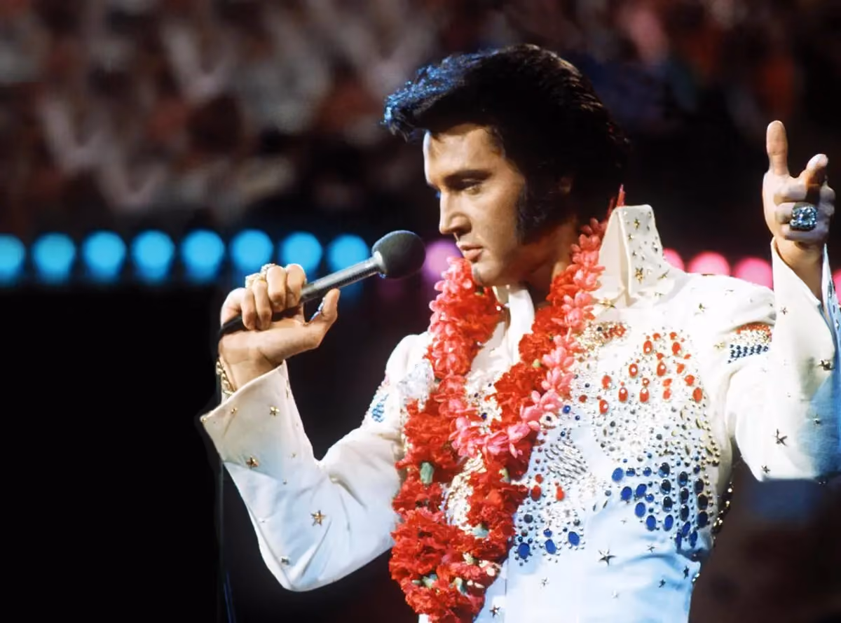 Image d'Elvis Presley Panache le prends comme exemple pour son aisance à prendre le parole en public