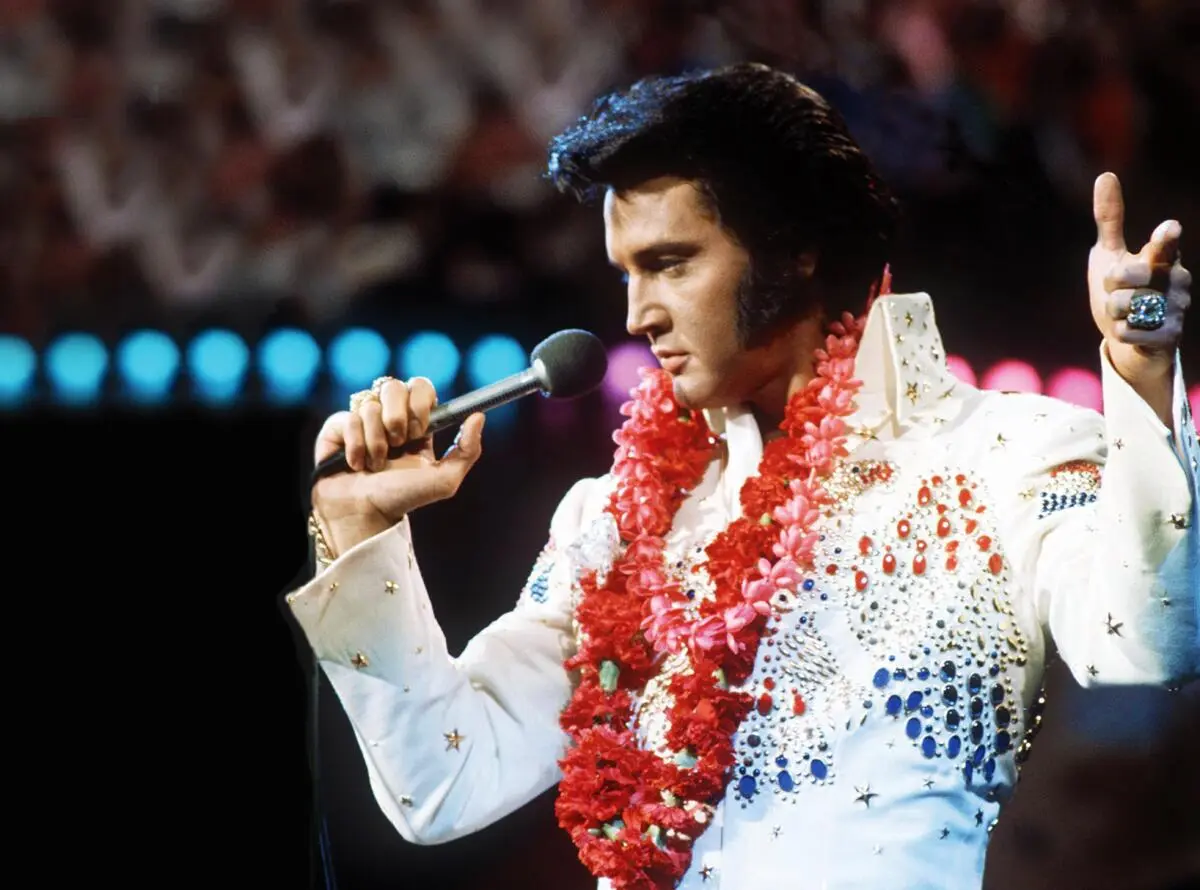 Image d'Elvis Presley Panache le prends comme exemple pour son aisance à prendre le parole en public