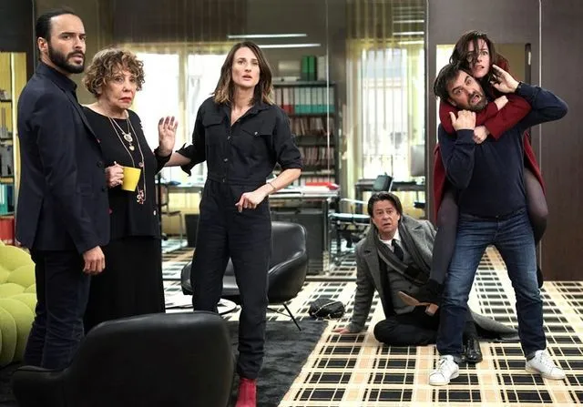 Image de la série Dix pour cents pour mettre en avant les conflits en entreprise et la gestion des conflits en entreprise grâce à la méthode DESC de Panache