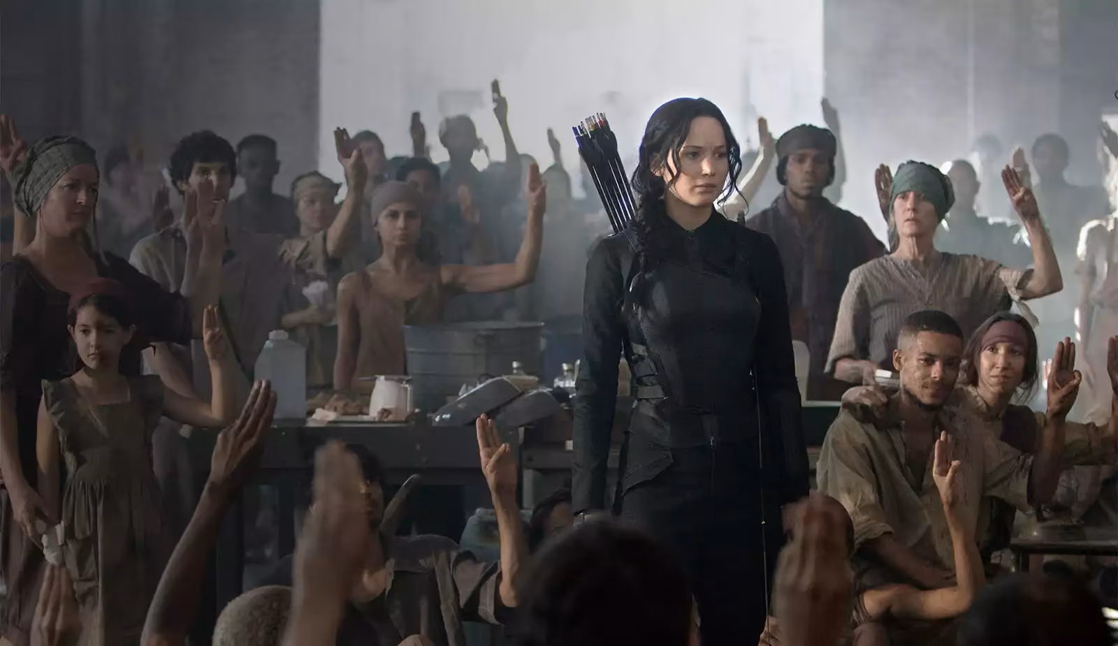 Photo de Katniss Everdeen dans Hunger Games, symbole d'un leadership féminin puissant