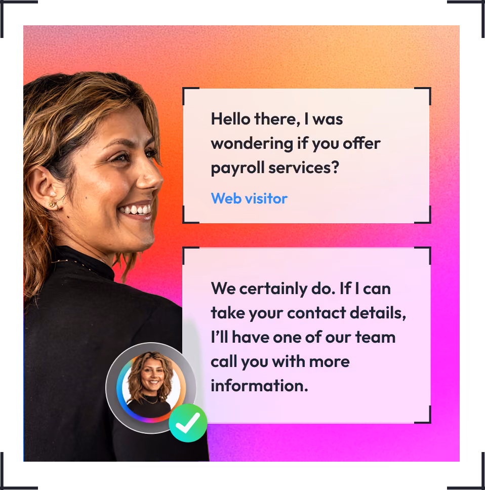 Smiling agent answering a live chat enquiry about payroll services from a website visitor