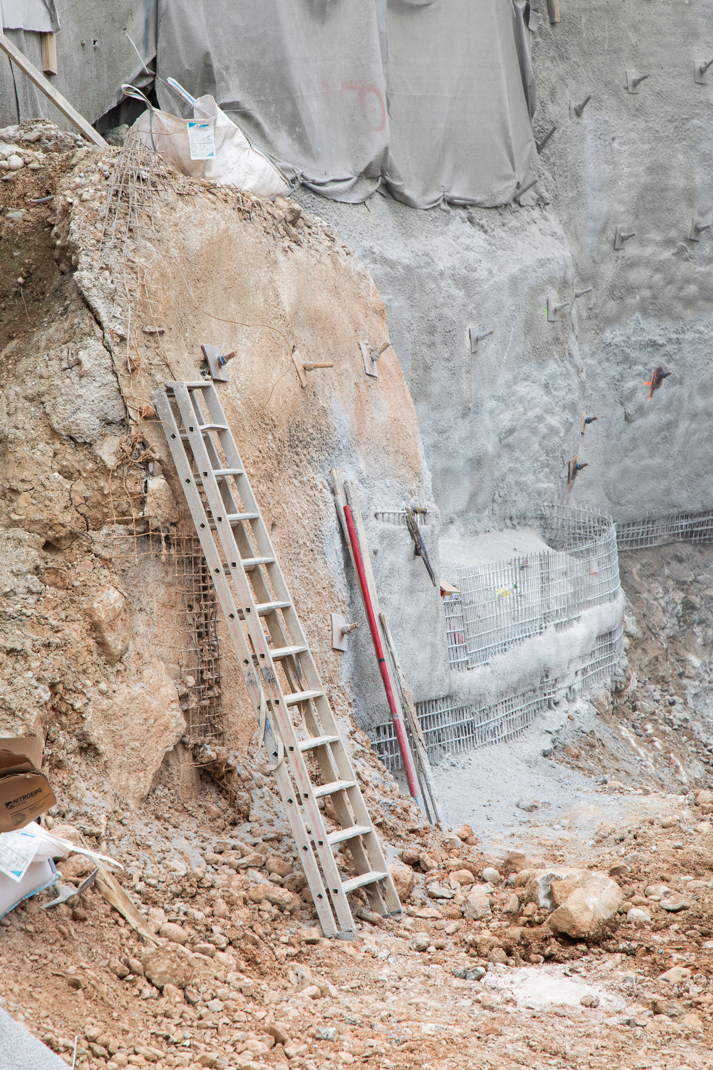 Ladder and reinforcement in front of an exposed rock face