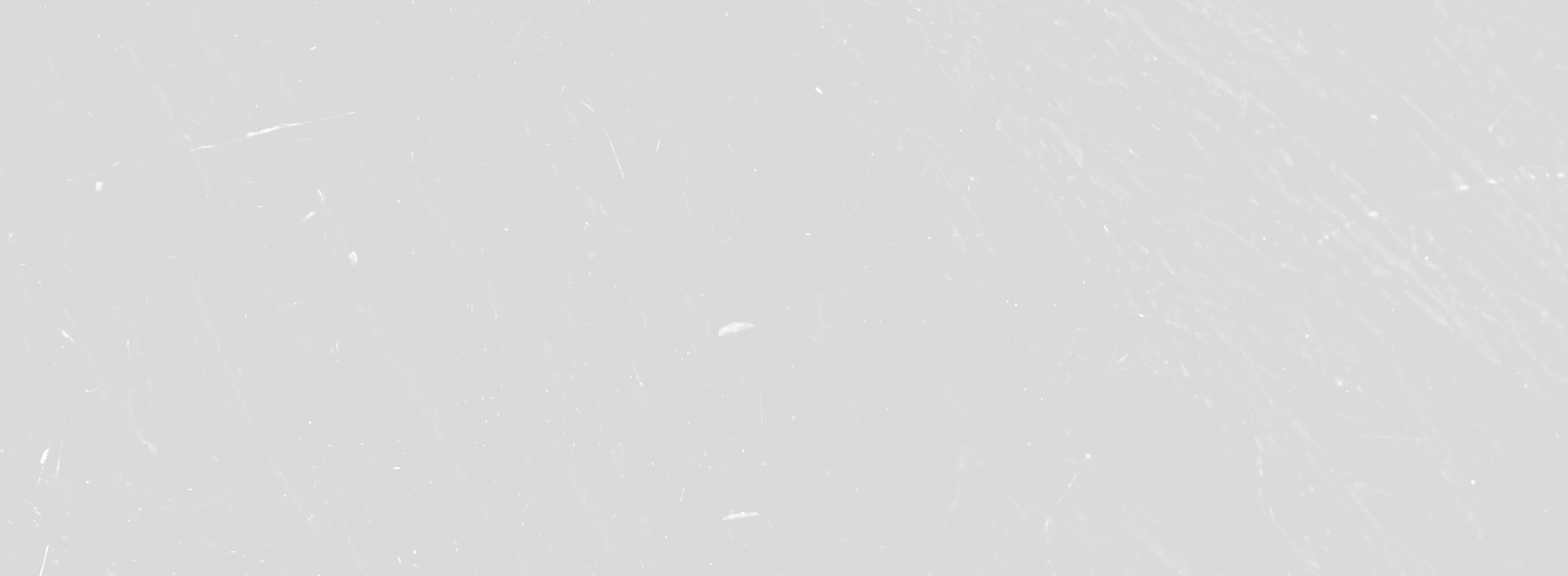 Černý texturovaný povrch s bílými škrábanci a tahy.