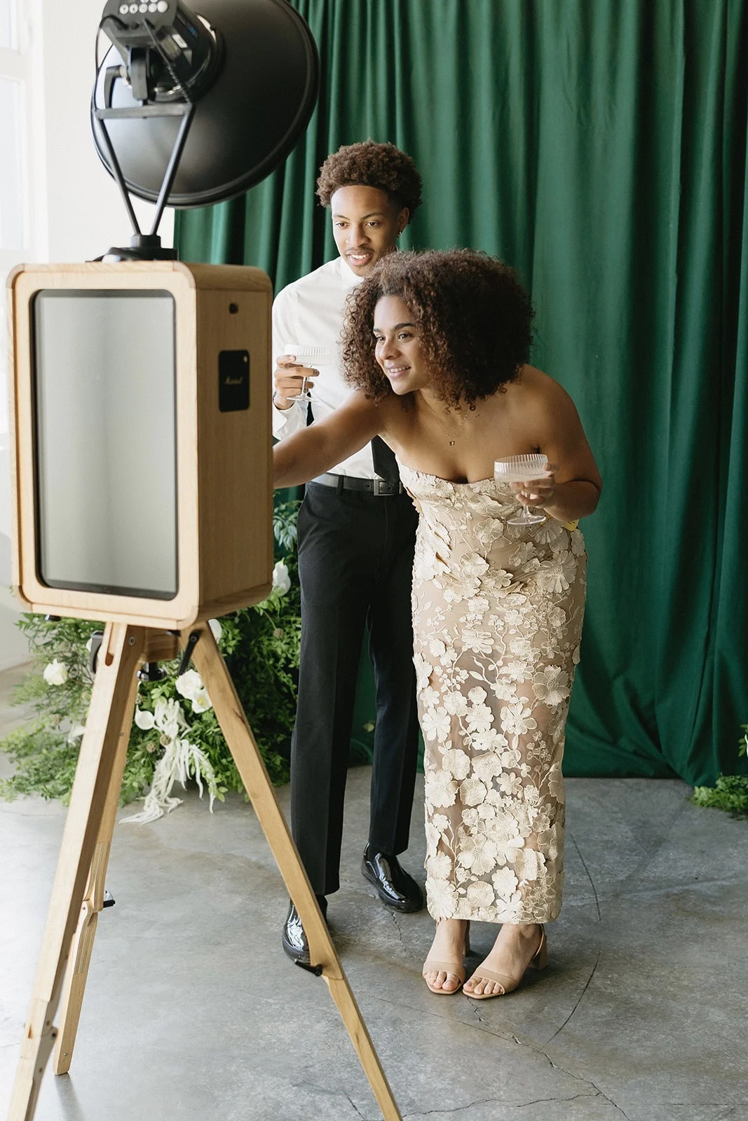 Accea Photo Booth 2mx3 (2 セット) Open Air Photo Booths, Inland Empire | Nixie Photo Booth