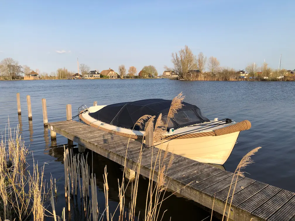 Bootje varen buiten werk