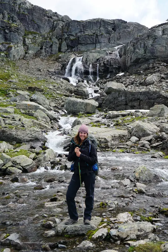 Milou de Jong aan het hiken in Noorwegen