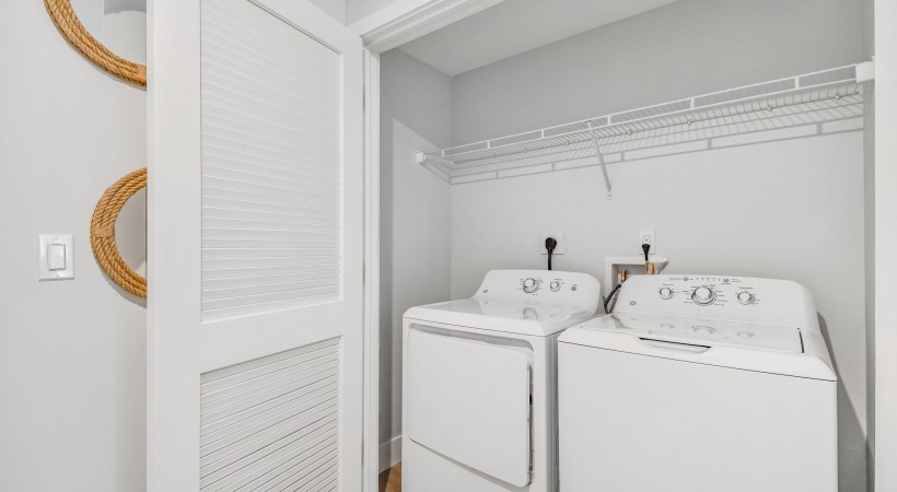 Laundry closet with ull size washer snd dryer