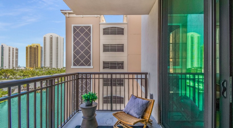 Balcony with ocean view