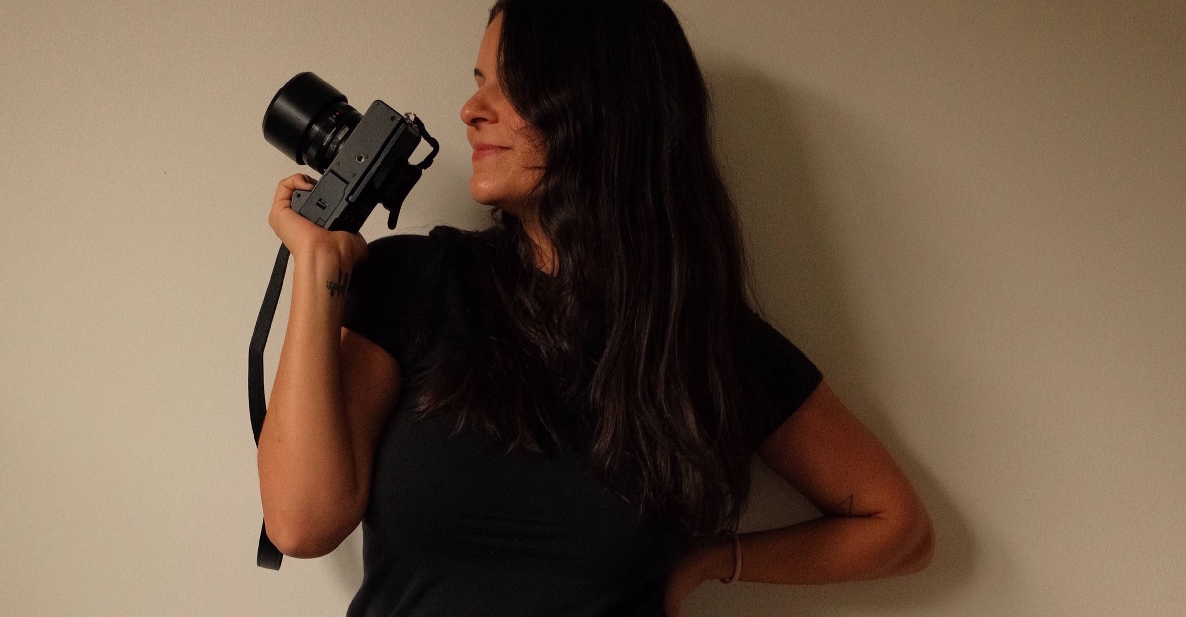 Ariana, founder of Cafeina Creative, with her camera