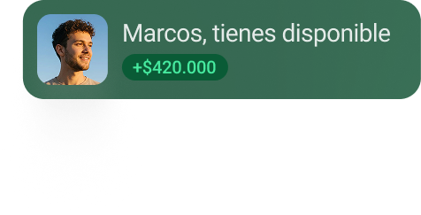 Retrato de un hombre joven sonriente junto al texto que dice 'Marcos, tenés disponible + $420.000' en un fondo verde.