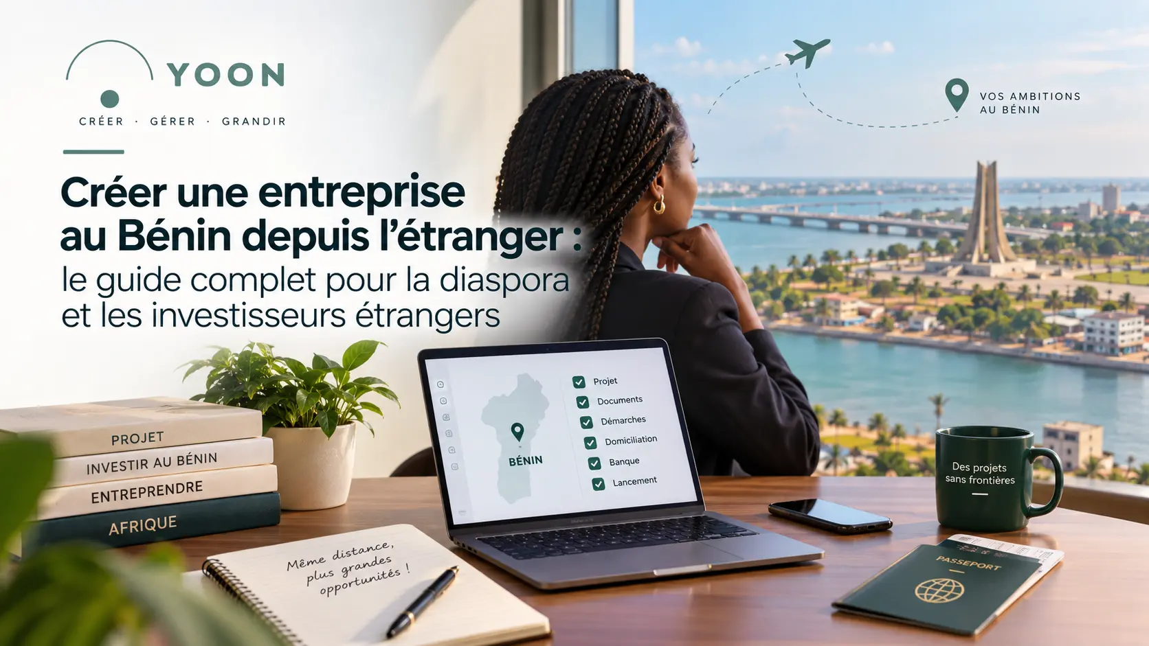 Créer une entreprise au Bénin depuis l’étranger : entrepreneure de la diaspora travaillant à distance sur un projet d’entreprise au Bénin, avec ordinateur, passeport et vue sur Cotonou.