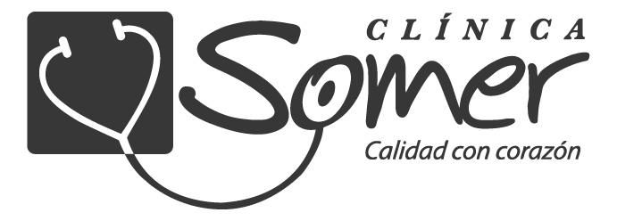 Logotipo de Clínica Somer con un estetoscopio forming un corazón y el lema Calidad con corazón.