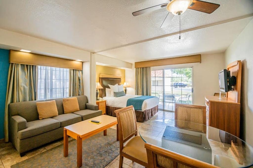 1BR Suite w/ Full Kitchen | Sleeps 4 Comfortably at Desert Breezes Resort