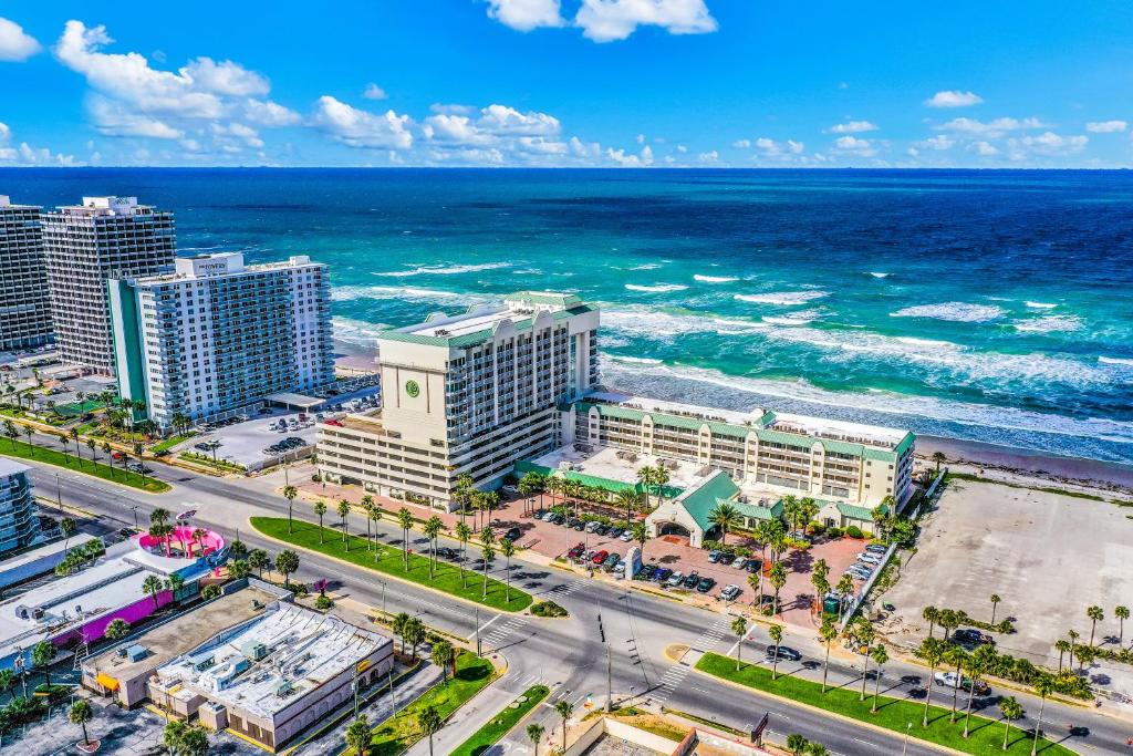Wake Up to Waves – Relax, Recharge, Repeat at Daytona Beach Resort